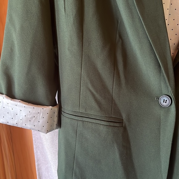 Super soft, super stretchy jacket - Picture 2 of 3